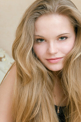 Beautiful Mendes 01