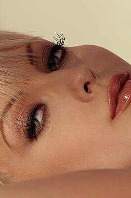 Elegant Nude Blonde 14